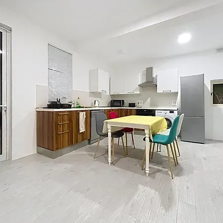 Apartamento 3br 3ba Bugibba & Ac & 3 Balconies & Wi-fi *