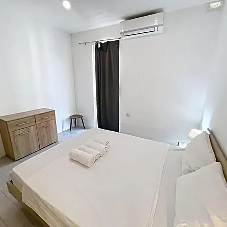 3br 3ba Bugibba & Ac & 3 Balconies & Wi-fi アパート *