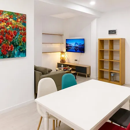 アパート 3br 3ba Bugibba & Ac & 3 Balconies & Wi-fi セント・ポールズ・ベイ