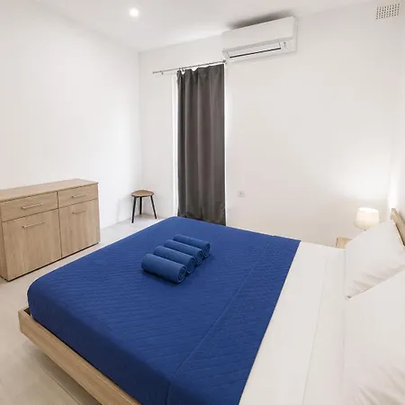 3br 3ba Bugibba & Ac & 3 Balconies & Wi-fi * セント・ポールズ・ベイ